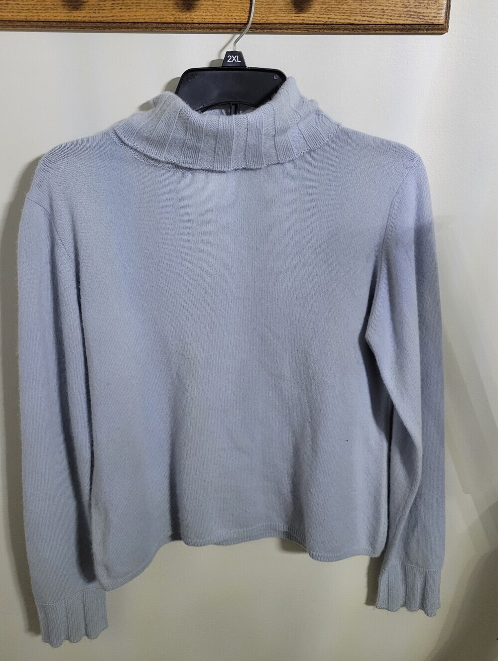 Griffen Women's 100% Cashmere Light Blue Turtleneck Sweater, Size L